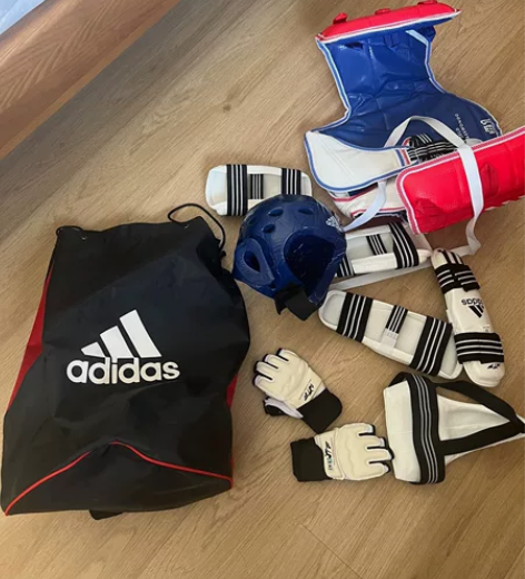 阿迪达斯跆拳道护具 一次没用 XS码，不太...