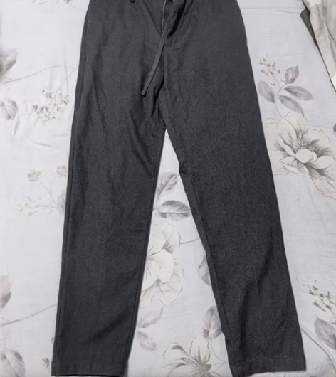 棉休闲裤，没穿过，没吊牌，不退换，有点像修...