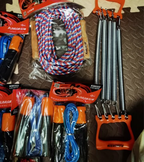 跳绳10元，握力器6元，长绳15，满30包...