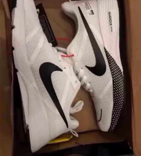 原价四百多买的，全新运动鞋跑步鞋男鞋，买来...