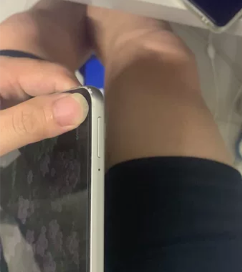 ?出荣耀v6 用的是华为鸿蒙系统自己贴了钢...