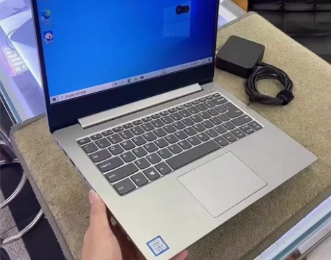 女学生闲置超薄笔记本电脑16G九八新i7顶...