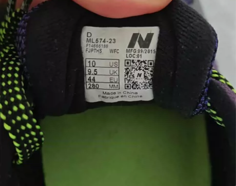 纽百伦 44 码，轻微穿着痕迹！ 感兴趣的...