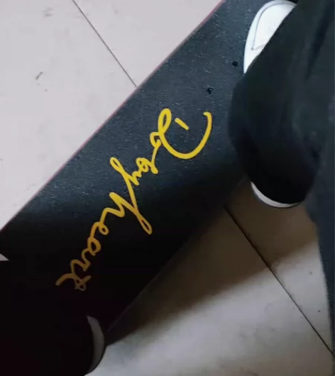 滑板#滑板 之前买的就玩了两次，搁置想试试...