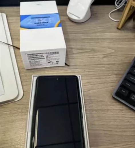 华为荣耀60买来差不多用了一年吧，手机可正...