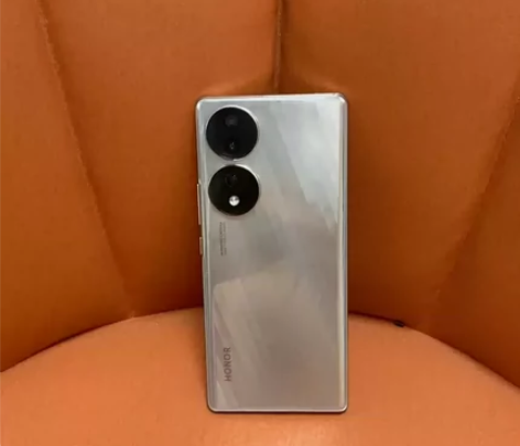 由于工作室倒闭闲置荣耀70 12+2+25...