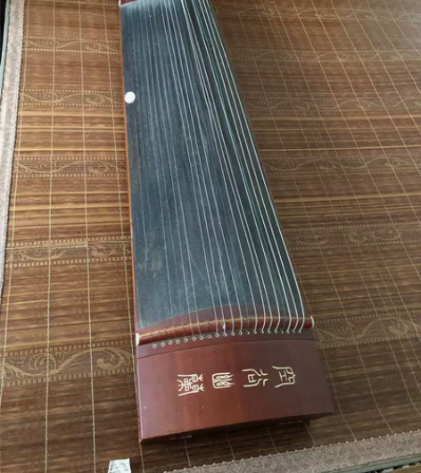 闲置古筝，线已经被练磨损了，但整体琴身无破...