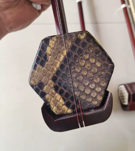 无锡生产紫檀二胡，配件齐全，皮赢盒子。杆子...