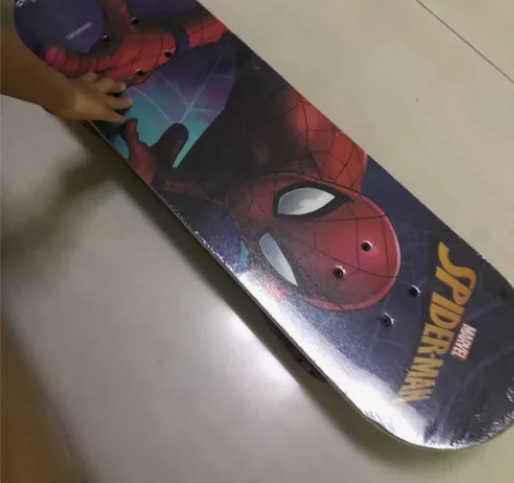 全新迪士尼蜘蛛侠儿童滑板，膜还在。不会玩转...