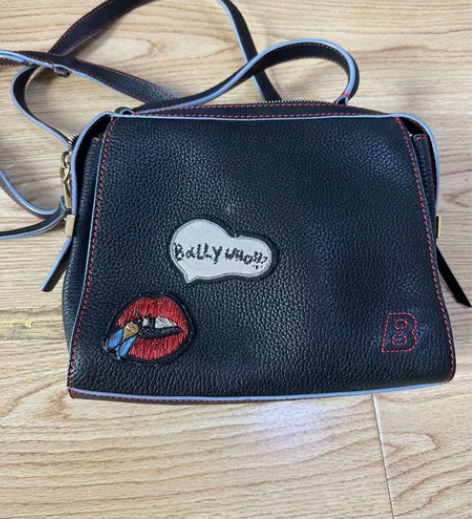 Bally走秀款包包，当时8000元买的，...