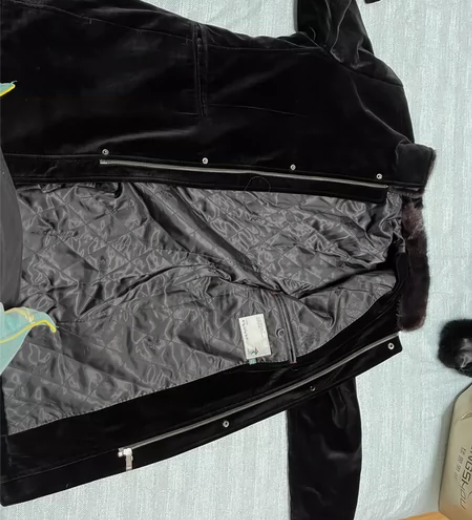 很少穿的男士夹克，几乎全新。 感兴趣的话点...