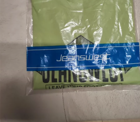 真维斯男款T恤，尺码是m码，肩宽50厘米，...