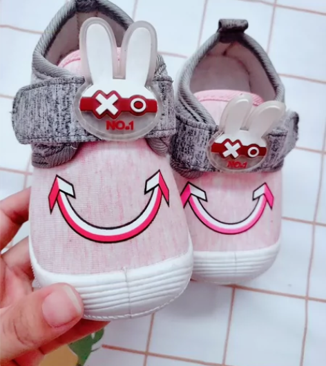 粉色婴幼儿叫叫鞋  软底防滑女公主鞋！ 原...