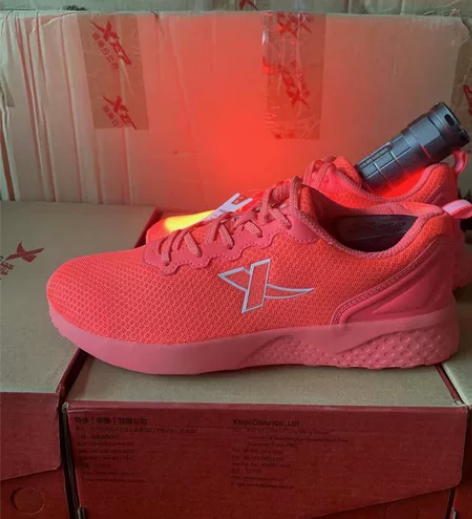 特步虫洞跑鞋，男女通用，功能型鞋底看图片，...