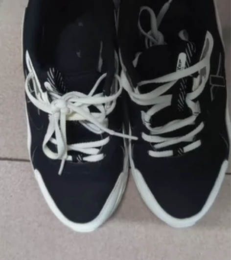 特步，小孩青春期穿正合适，脚大了扔也不心疼...