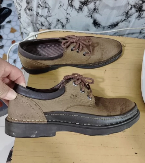 骆驼休闲皮鞋，43码，鞋子完整，头层牛皮面...