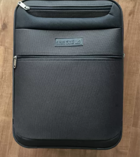 二手上海航空公司空乘专用拉杆箱，底部有明显...