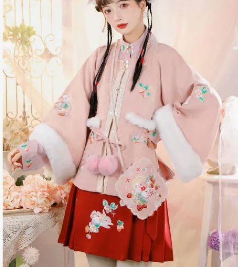 玉术家刺绣红色百迭短裙闲置全新25出，S码...