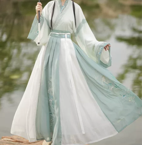 云芳晴玉清歌原创汉服，穿过两次，状态尚好，...