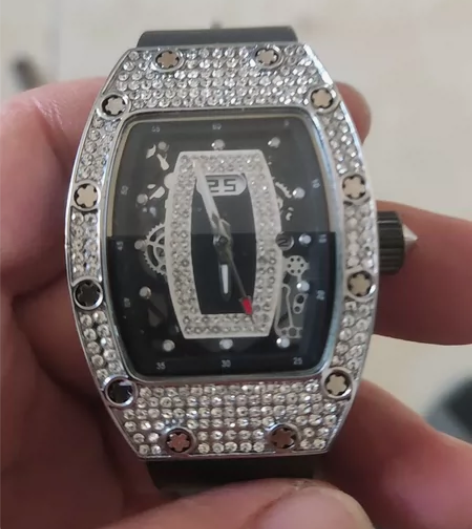 意卡伊石英手表 品相如图，工能正常，二手物...