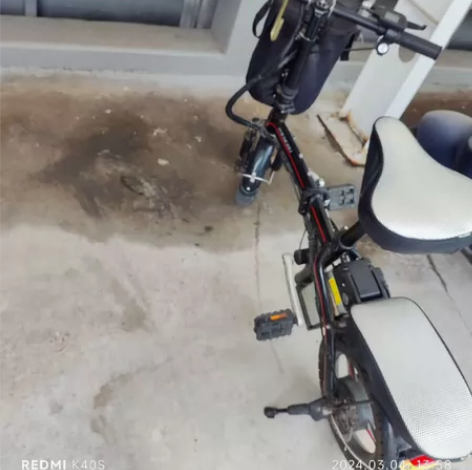 电动折叠自行车,出行方便,可折叠放后备箱。...
