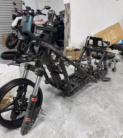 出ub加固车架 全车拆卖 图中的都还在 感...