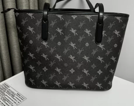 品牌 今年三四月份买的，不怎么背闲置了几乎...