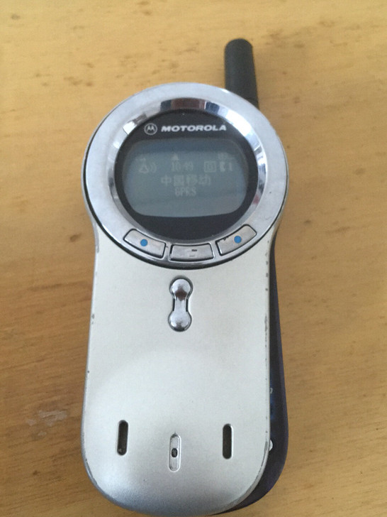 摩托罗拉V70全球通，八成新，私聊，不退不...