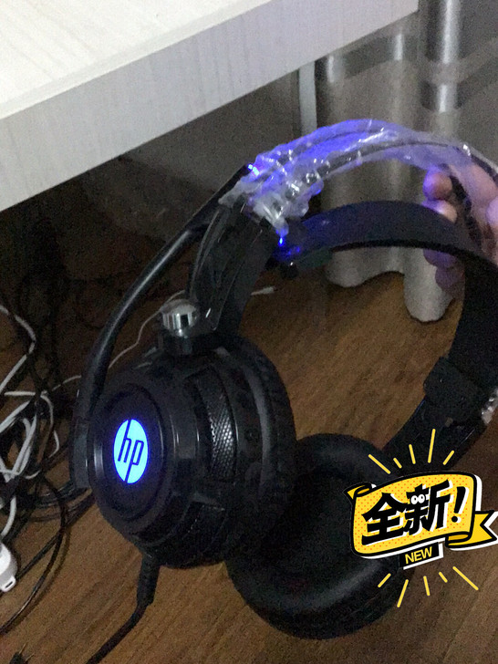 HP耳机几乎全新的，连塑料保护袋都还没拆。...