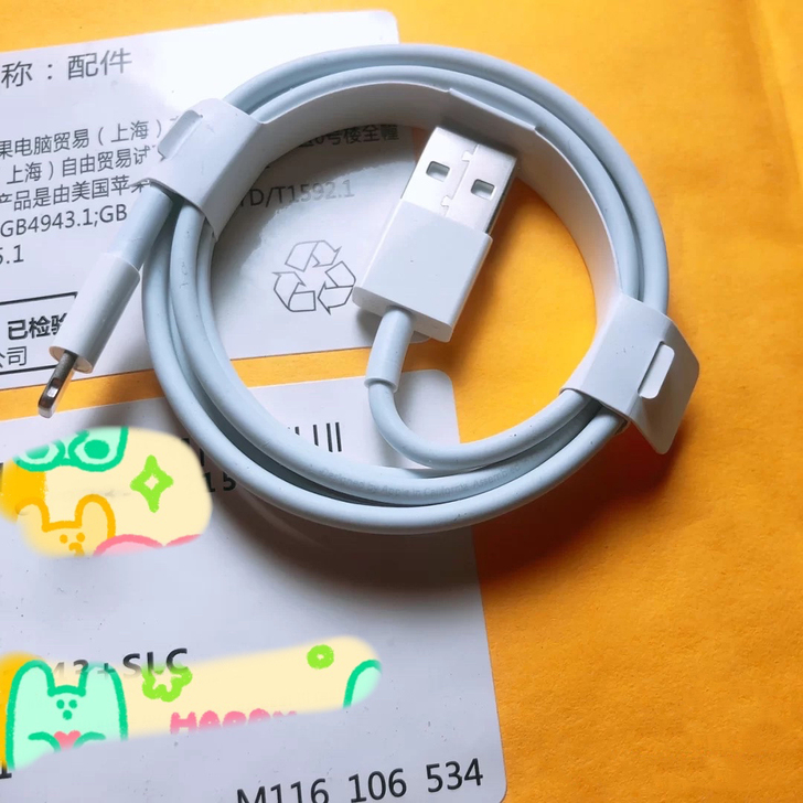 iPhone苹果数据线,有朋友在富士康上班...