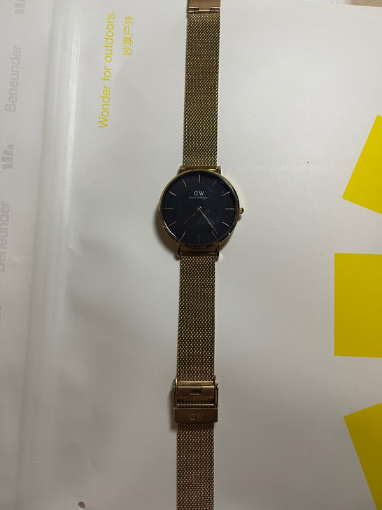 DW手表，闲置了很久不带了，京东买的，买的...