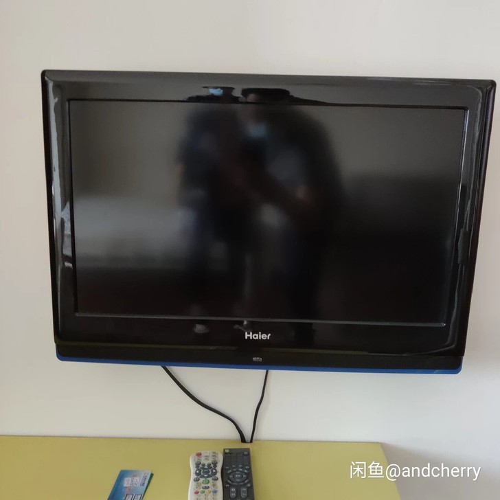 海尔液晶电视，挂架都在，25寸左右，适合小...