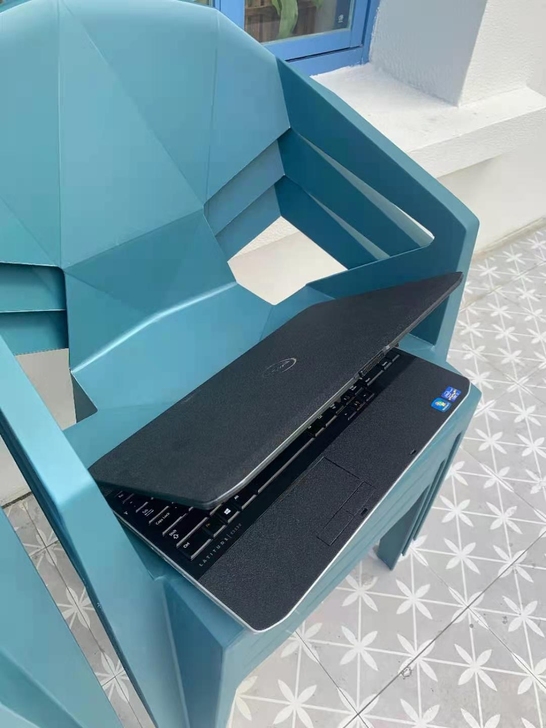 i7戴尔笔记本电脑 成色嘎嘎新 15寸 四...