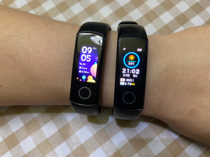 荣耀手环5标准版、NFC版两只均购于一年前...