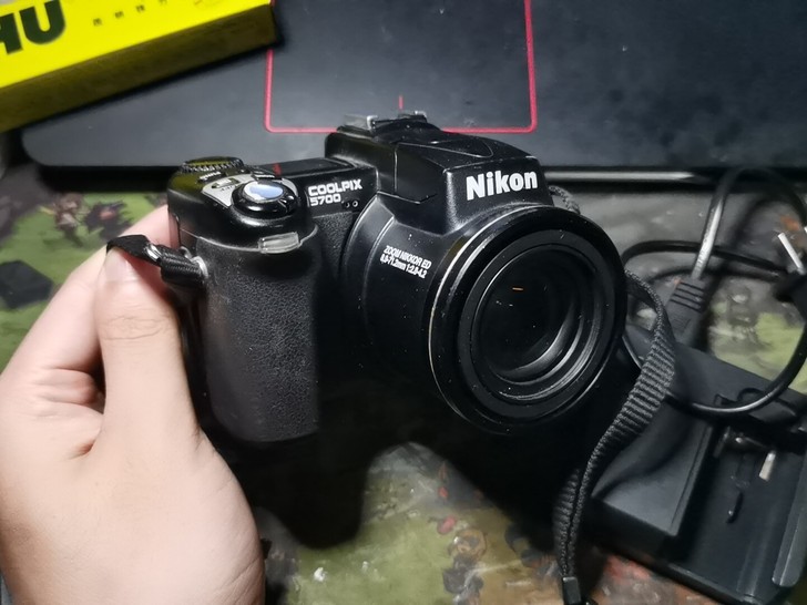 尼康5700复古ccd相机 成色如图挺新的...