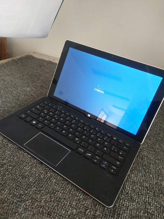 酷比魔方1x双系统平板电脑。8350吸磁键盘