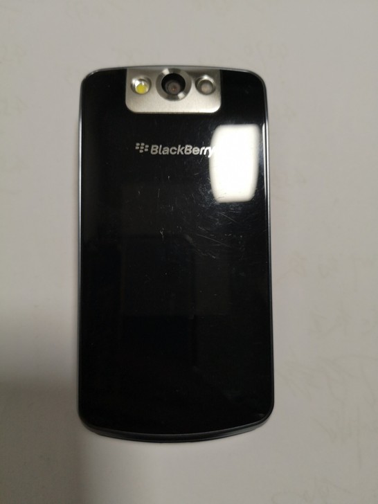 本人自用手机，只卖有缘人，不议价，不退不换...