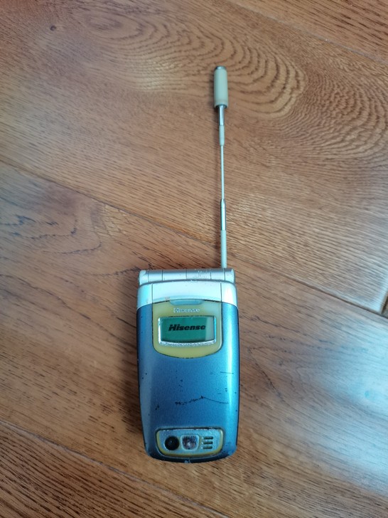 海信手机，CDMA手机，找到两只古董机，翻...