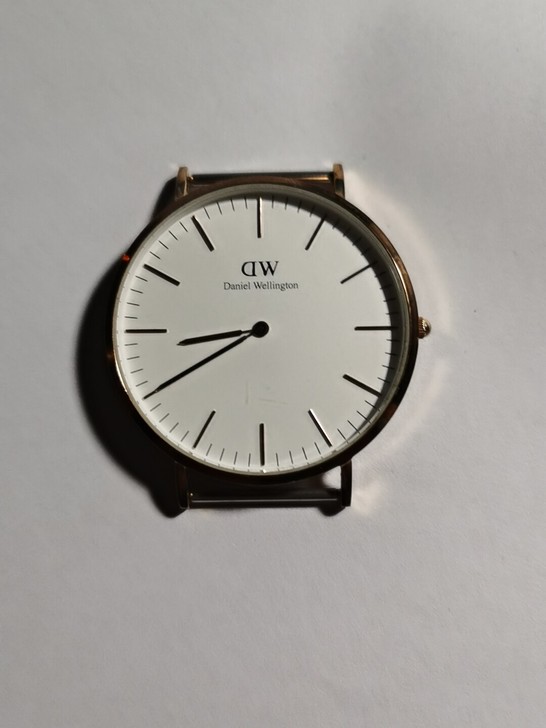 DW石英表，不带了，换电池可以正常使用，便...