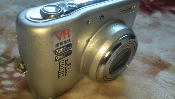 尼康照相机，很新如图实拍，正常使用，无原装...