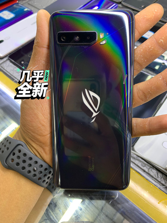 华硕rog3  12+128 手机中的劳斯...