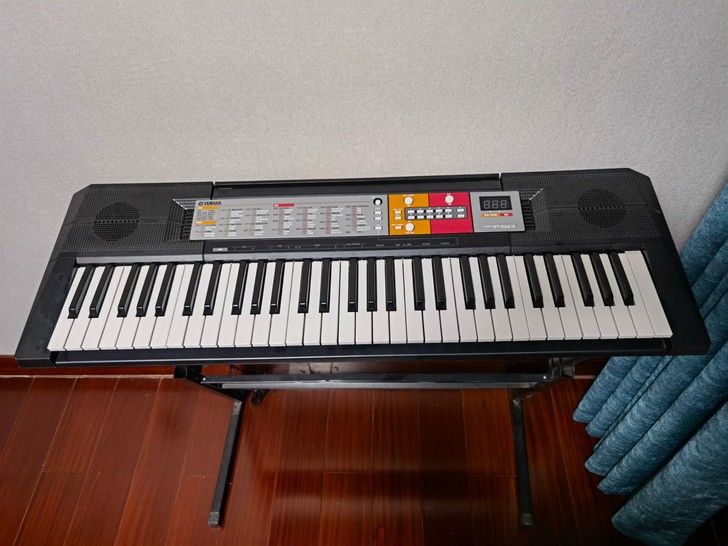 出售一台雅马哈电子琴，当时艺考的时候买的，...