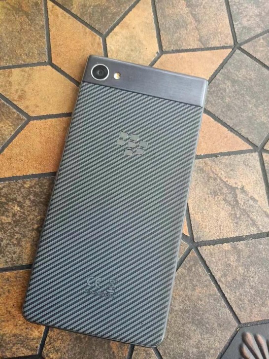 黑莓Motion手机，当初是在闲鱼全新买的...