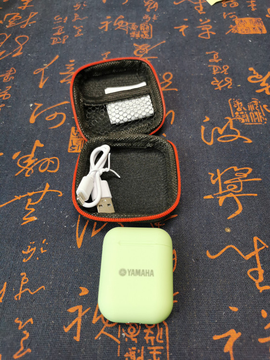 日本雅马哈蓝牙耳机，携带方便，颜色漂亮，包...
