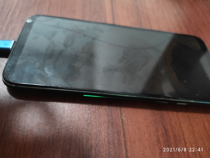 黑鲨手机2代，屏幕爆漏液烧了，不能显示了，...