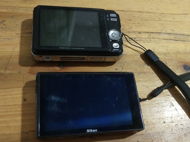 相机两台，非自用，。功能不祥，标价为两台价，