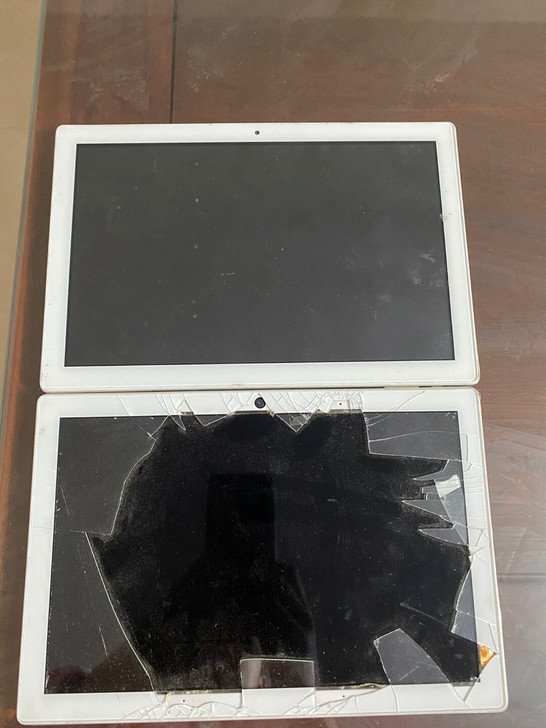 高中学校统一买的学习用的两个平板。摔了现在...