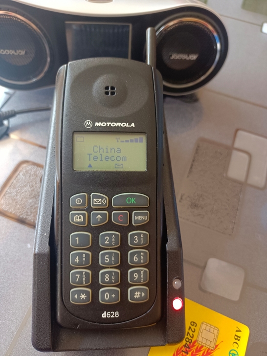 摩托罗拉D628古董手机96年出厂，信号强...
