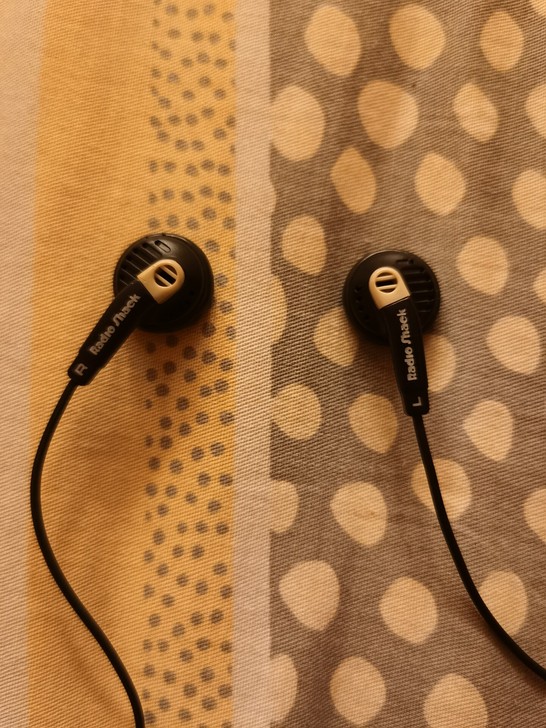 雅马哈耳塞，几乎全新，声音自然通透，佩戴舒适