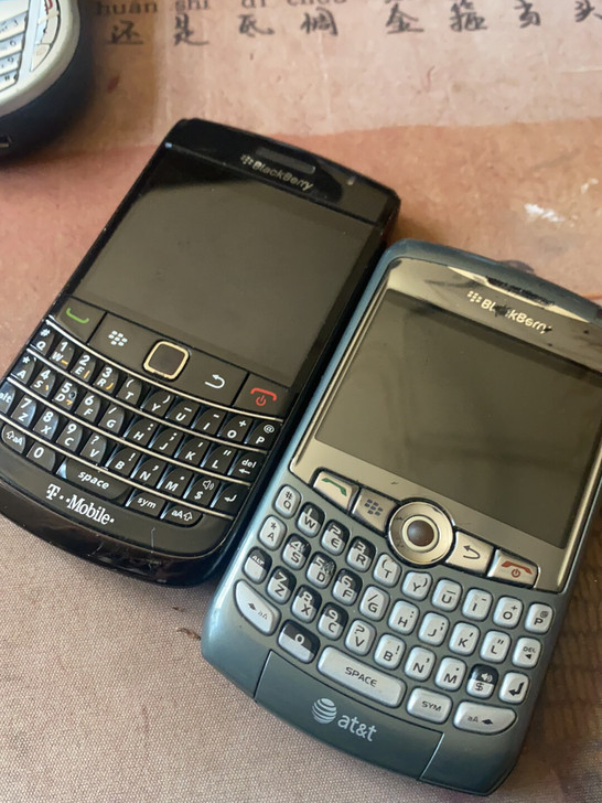 黑莓9700，8300打包，成色如图，两台...